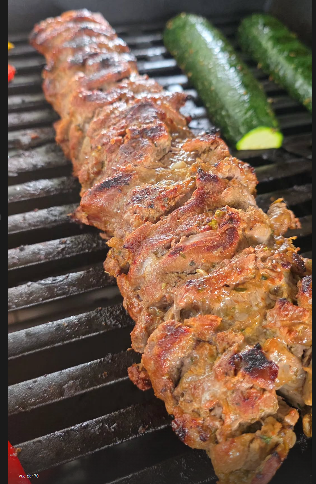 Une brochette de kebab maison.