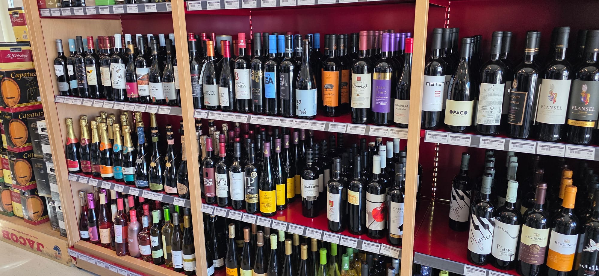 Les vins à la Casa Portugais de Romanel.