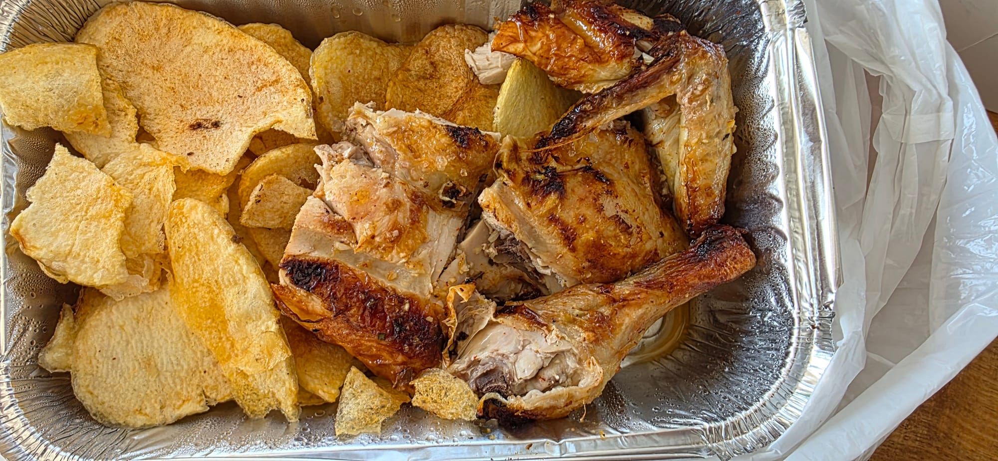 Frango et patates à la Casa Portuguesa de Romanel.